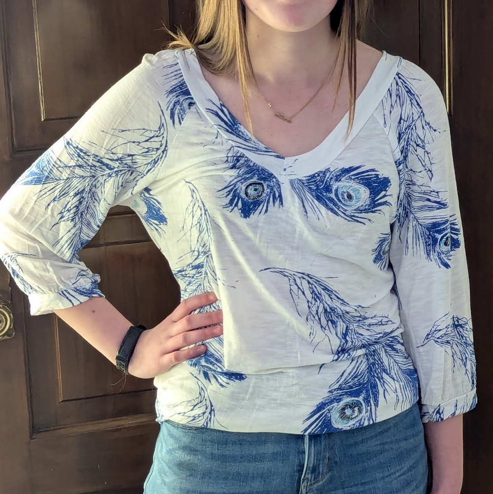 *2 For $20*  Revolution By Ricki's V-Neck Peacock Pattern Top, Sz S